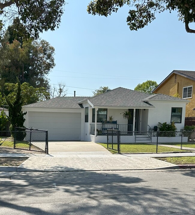 Primary Photo - 4477 Harding Ave