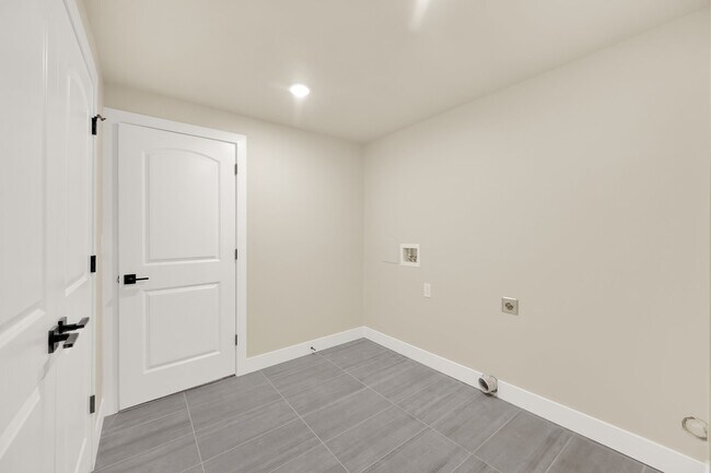 Building Photo - 4333 Park Hollow Ln