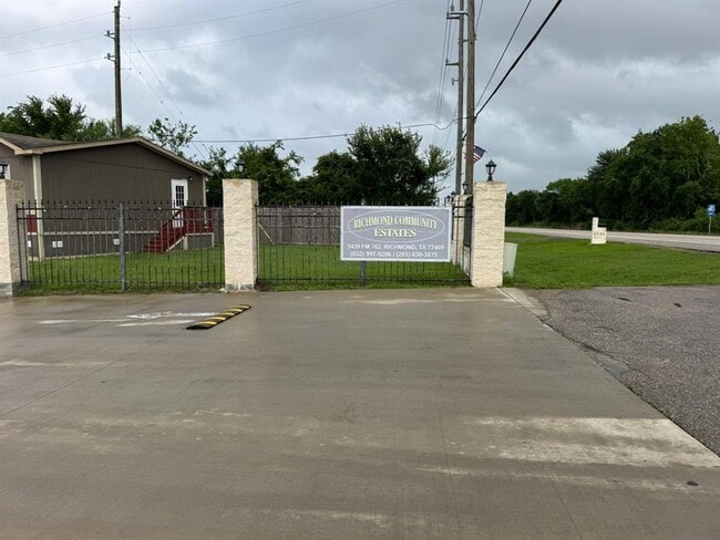 Building Photo - 5439 FM 762 Rd