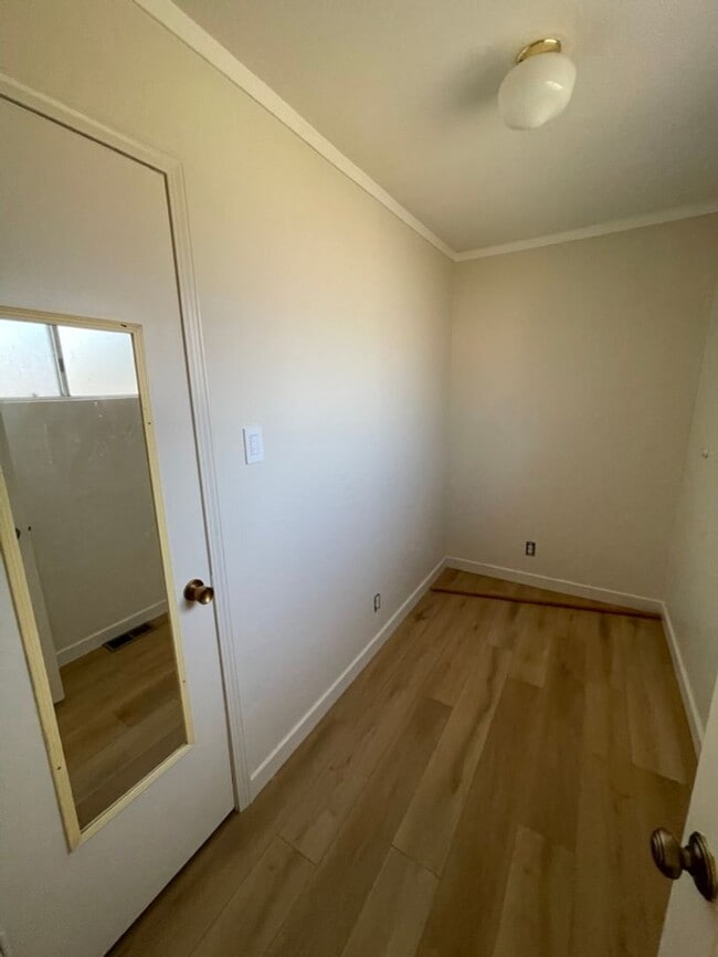 Building Photo - 3BD 1 BA Home in San Carlos with large bac...