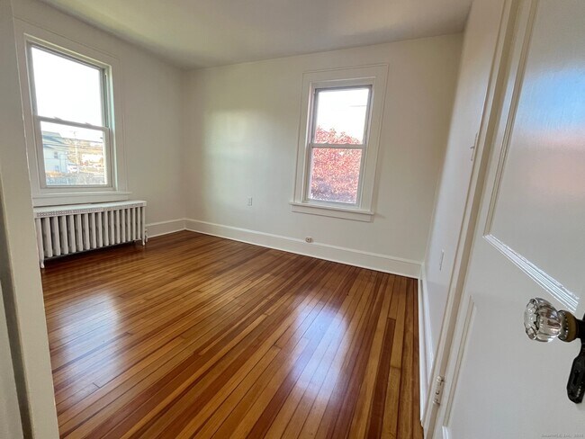 Building Photo - 35 Lindbergh St