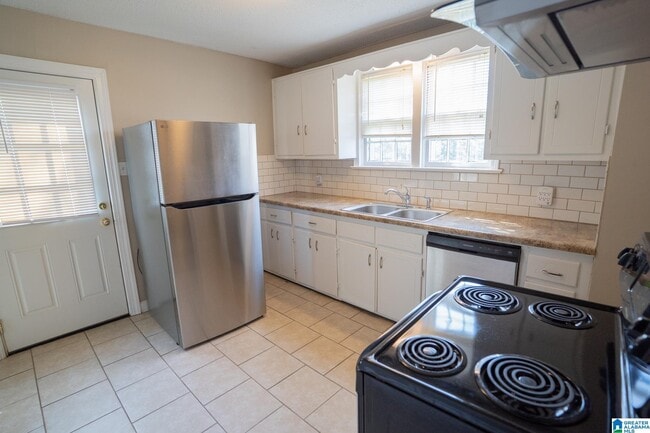 Building Photo - 9 Edgehill Rd