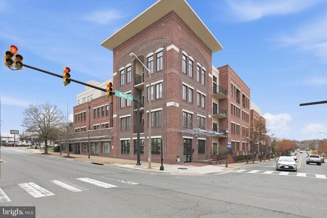 Building Photo - 181 E Reed Ave