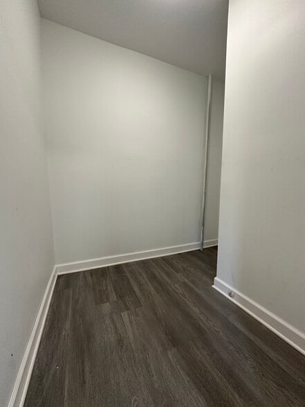 Largest walk in closet - 5653 S May St