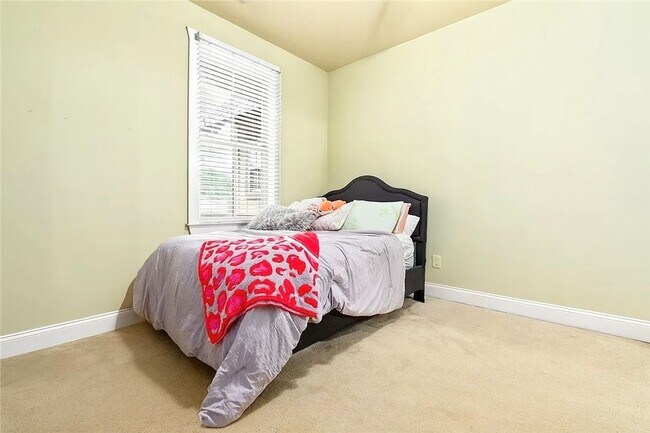 Building Photo - Available Summer 2026!