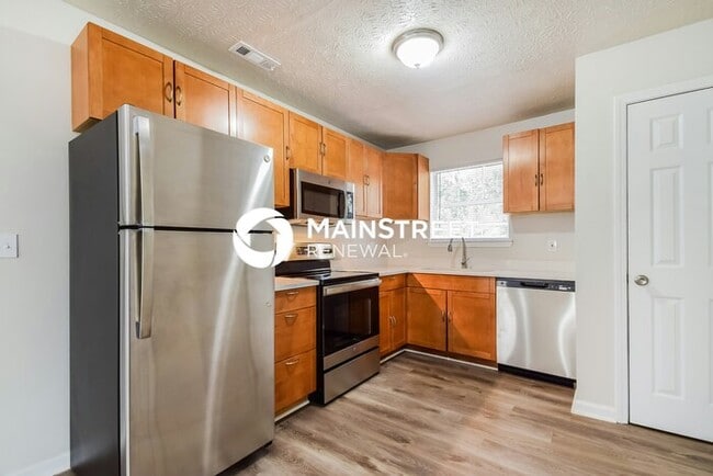 Building Photo - 3 Bedroom Pet-Friendly Home in Riverdale, GA with Main Street Renewal