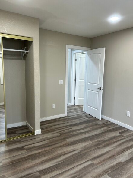 Building Photo - 10010 Columbine Ct