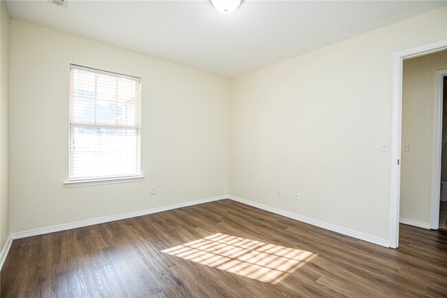 Building Photo - 2 Watling Ln