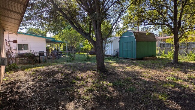 Building Photo - 1110 Sumner Dr