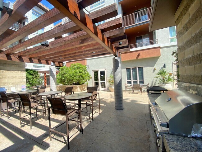 Building Photo - Gorgeous Spacious 2 Bedroom - 2 bath Condo with parking in Little Tokyo