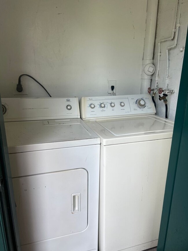 Building Photo - 2Bed / 2 Bath