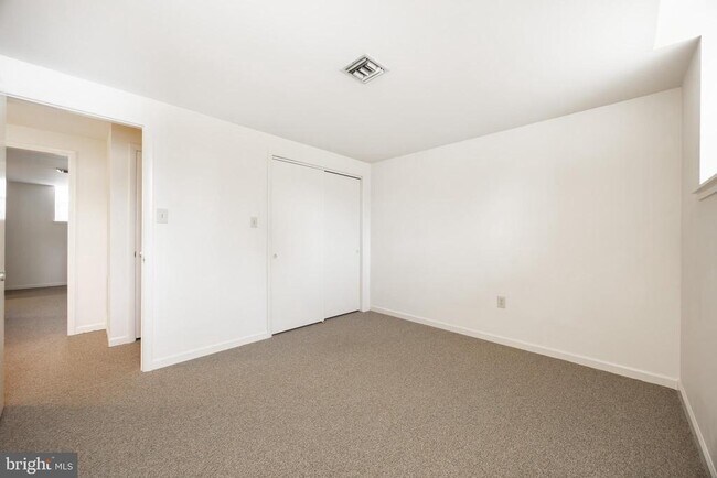 Building Photo - 3183 Main St.