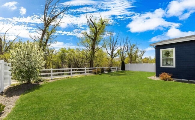 Building Photo - Luxury Rental | Premier Creekside Living i...
