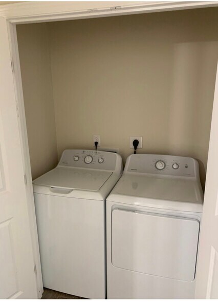 Building Photo - 1810 W Cortlandt St