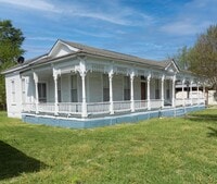 Building Photo - 404 S Lasalle St