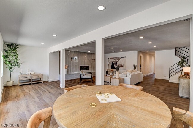 Building Photo - 2685 S Tenaya Way