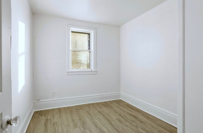 Building Photo - 2323 S Washington Ave