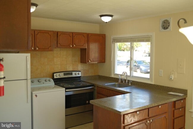 Building Photo - 6 Botany Cir