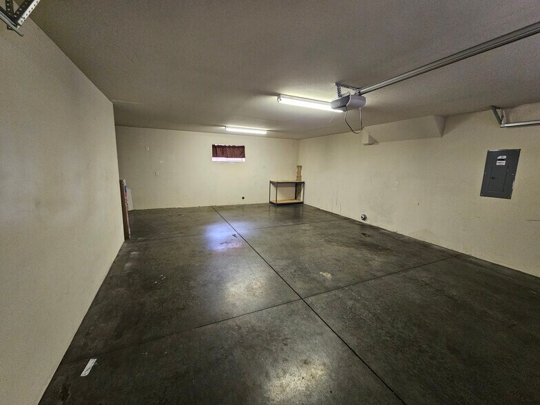 2 Car Garage - 14409 NE 22nd Ave