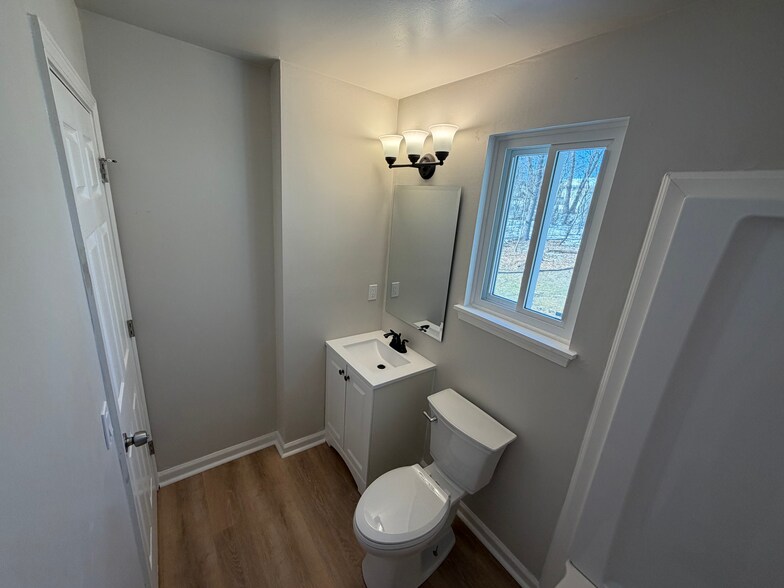 Building Photo - 8060 Mountain Vw