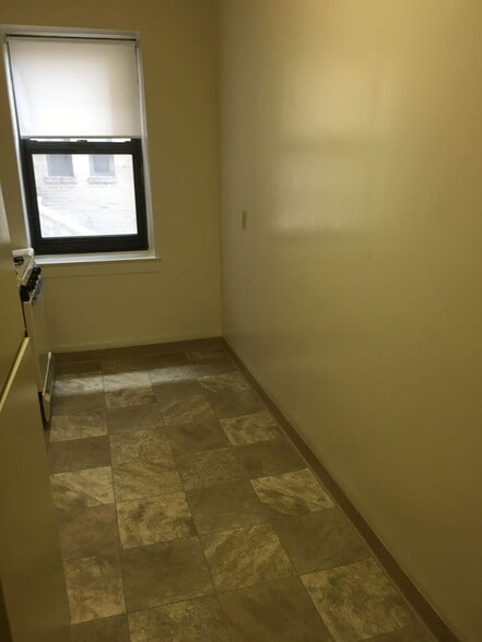 Interior Photo - Palisades Towers