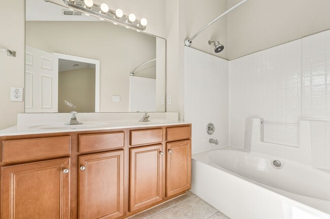 Building Photo - Bright and Spacious 3-Bed Home Near Homest...