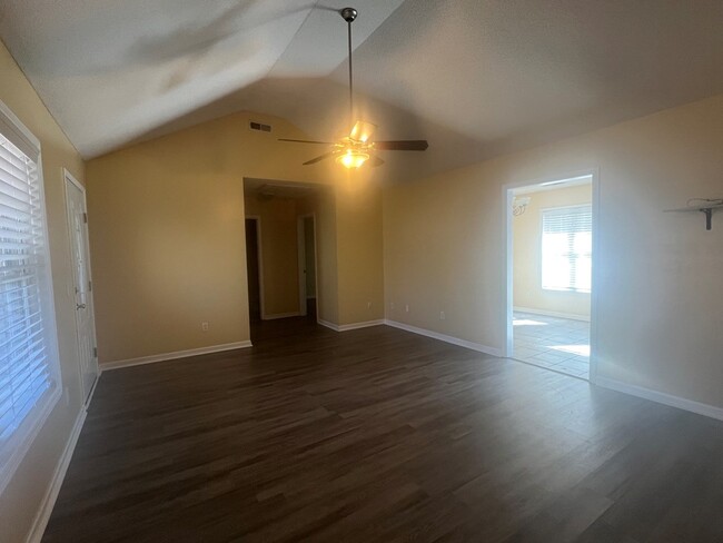 Building Photo - 30 Spanish Moss Cir