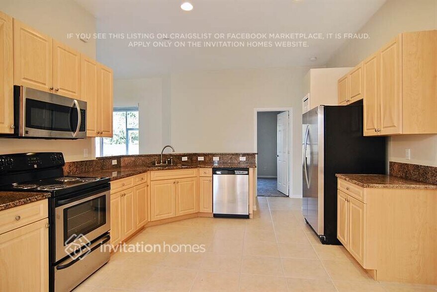 Building Photo - 2317 SW Fern Cir