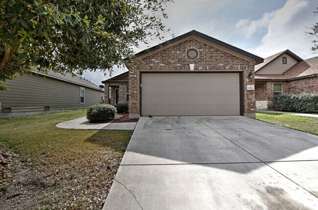 Building Photo - BEAUTIFUL SINGLE STORY HOME  |  CLOSE TO H...