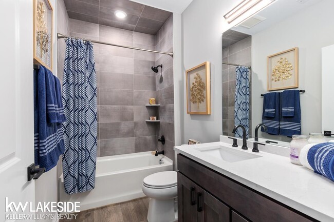 Building Photo - 5841 Lakeway Dr