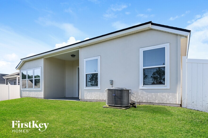 Building Photo - 11637 Lake Chub Dr