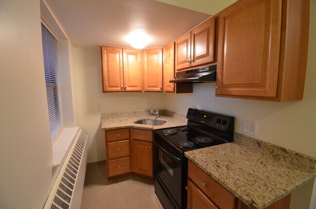 Building Photo - 1050 Hancock St