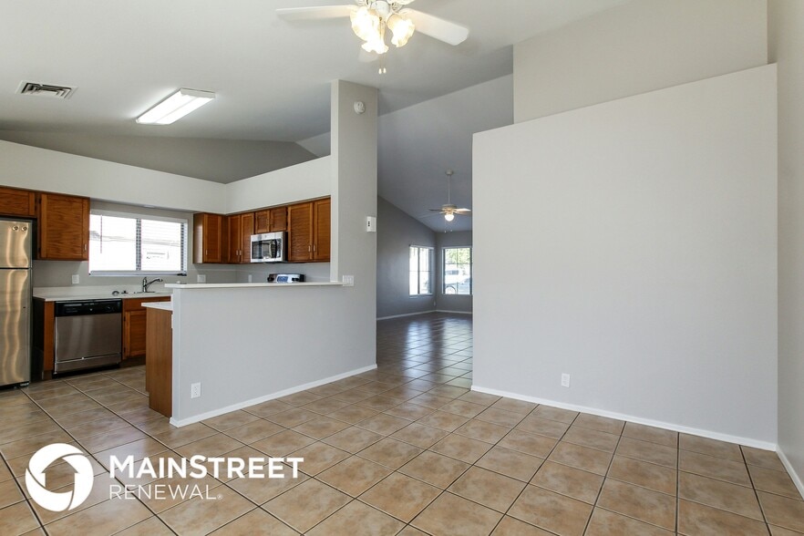Building Photo - 6653 N 84th Ln