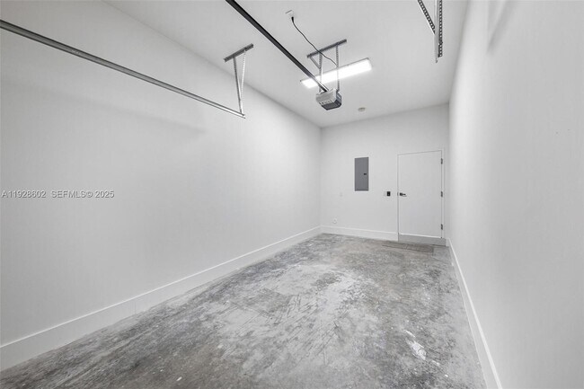 Building Photo - 3142 Carter St