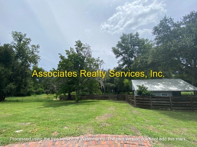 Building Photo - Rare find! 4 bed/3 bath House in Newberry, FL on one acre