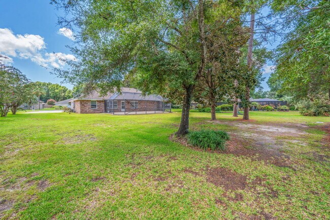 Building Photo - 1402 Ernest Hemingway Dr