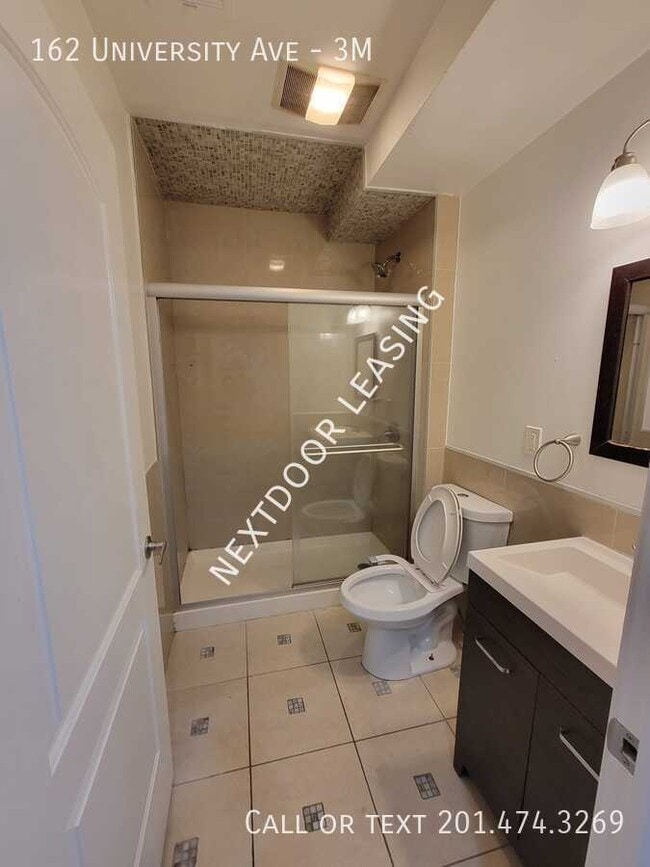 Building Photo - 162 University Ave