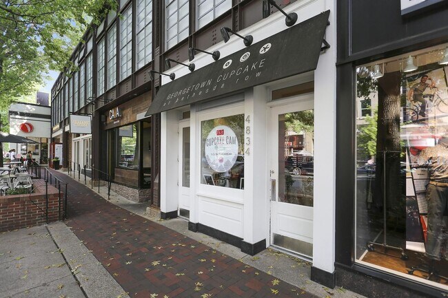 Building Photo - Gorgeous 2/2 with luxurious Lobby Level Condo in Hampden Row