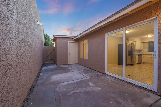 Building Photo - 2611 E Maryland Dr
