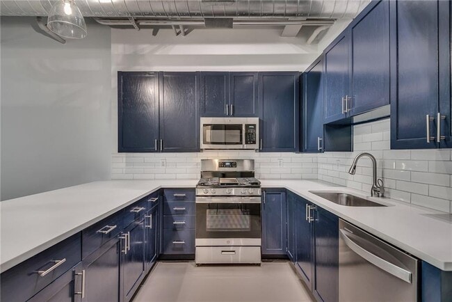 Building Photo - 400 Village Pkwy