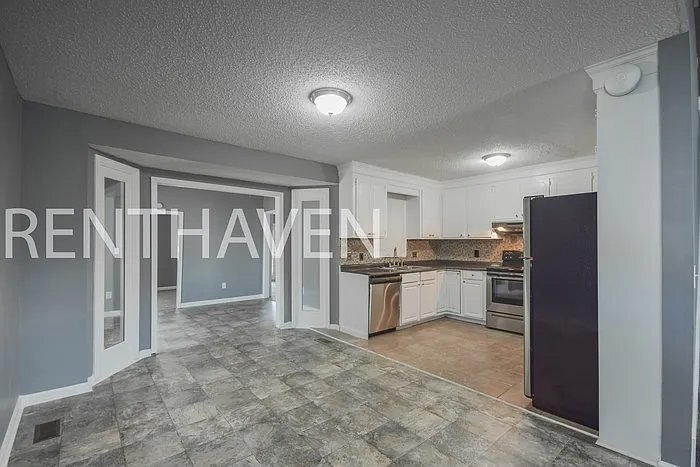 Building Photo - 821 Setter Ln