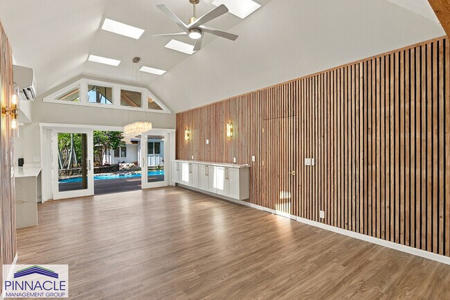 Building Photo - 814-814A Kealaolu Avenue