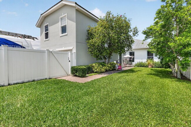 Building Photo - 10542 SW Westlawn Blvd