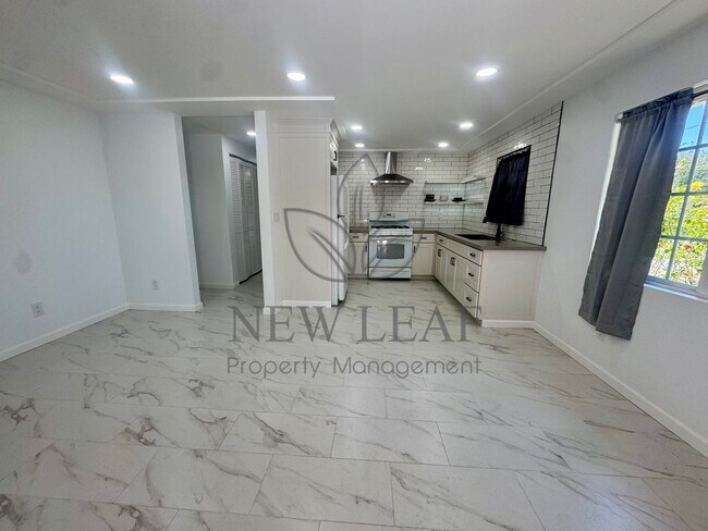 Building Photo - COZY 2BEDROOM IN THE HEART OF CLAREMONT