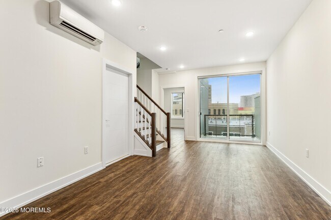 Building Photo - 521 Lake Ave