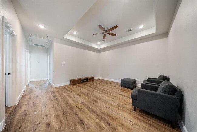 Building Photo - 2019 Olivos St