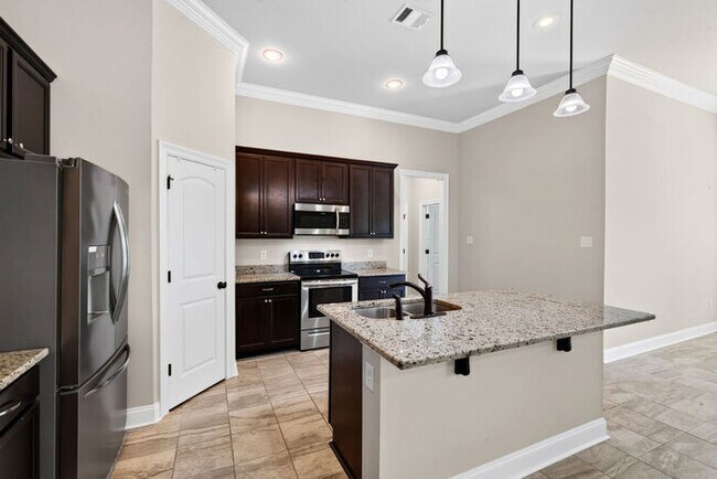 Building Photo - 15034 Belhaven St
