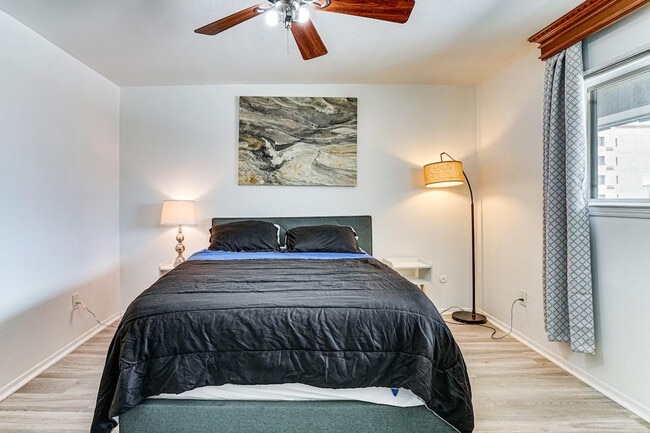 Building Photo - 10228 Regal Oaks Dr