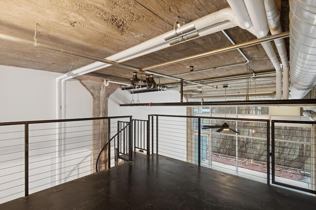 Building Photo - 521 S 7th St