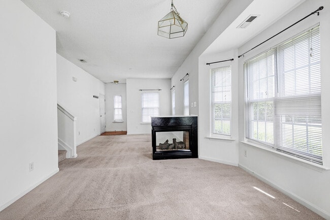 Building Photo - 6533 Clarksdale Ln